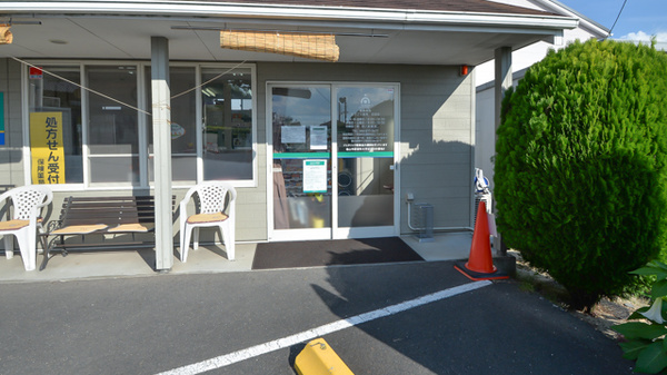そうごう薬局　近田店の入口