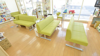 そうごう薬局　早岐店の待合スペース