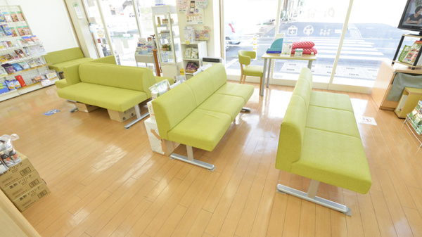 そうごう薬局　早岐店の待合スペース