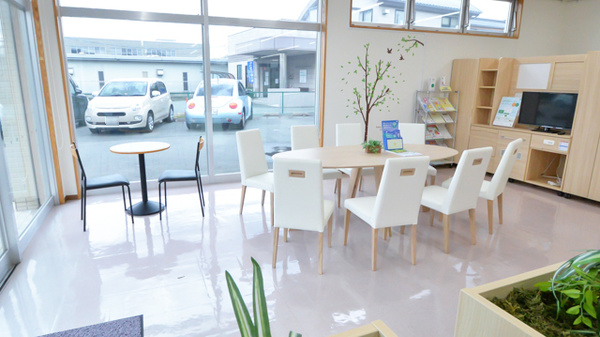 そうごう薬局　萩店の待合スペース