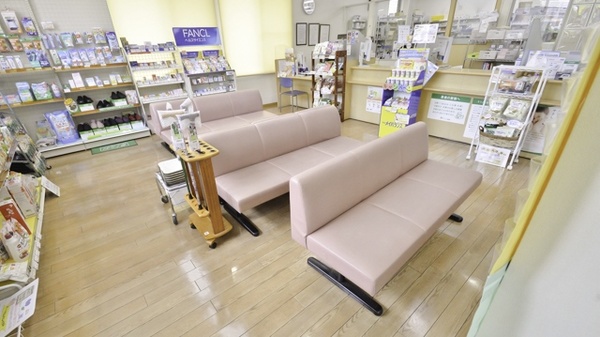 そうごう薬局　広川店の待合スペース