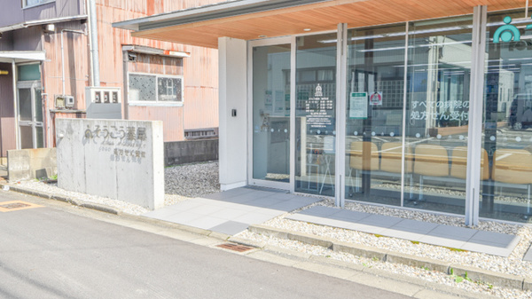 そうごう薬局　福井社店の入口