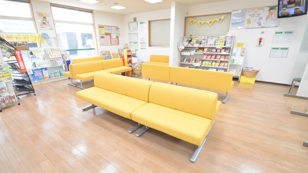 そうごう薬局　別府秋葉店の待合スペース