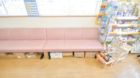 そうごう薬局　別府流川店の待合スペース