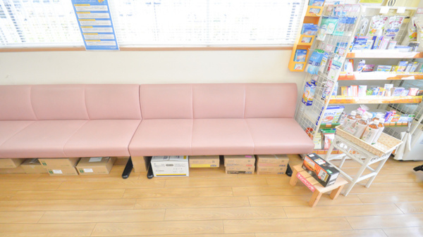 そうごう薬局　別府流川店の待合スペース
