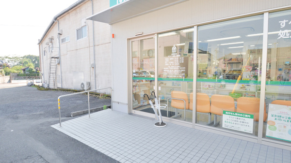 そうごう薬局　細野店の入口