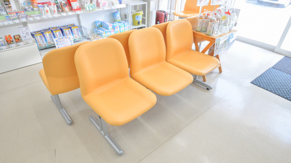 そうごう薬局　四ツ山店の待合スペース