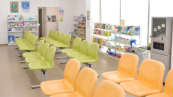 そうごう薬局　水戸店の待合スペース