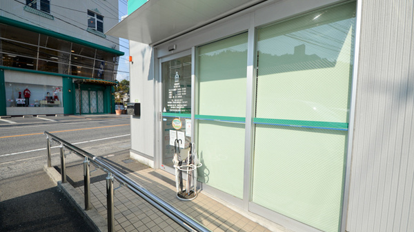 そうごう薬局　安川通り店の入口