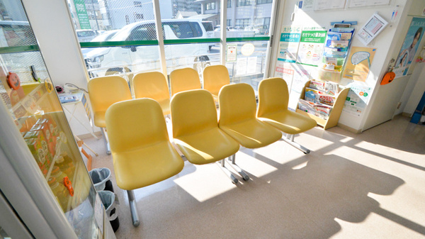 そうごう薬局　安川通り店の待合スペース