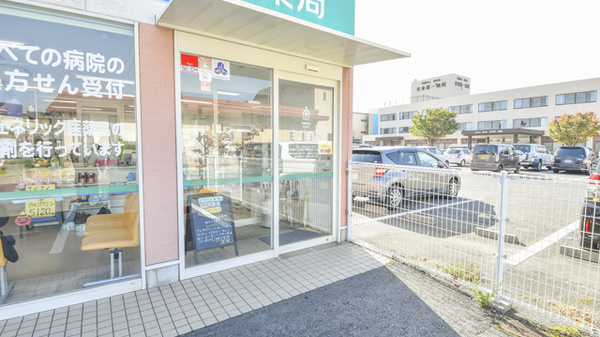 そうごう薬局　安来店の入口