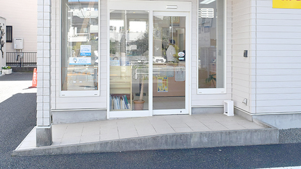 あぁす薬局の入口