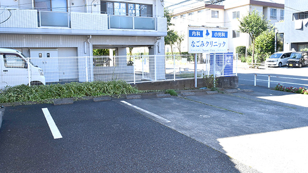 あぁす薬局の駐車場