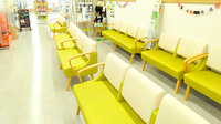 あけぼの薬局　新浦安店の待合スペース