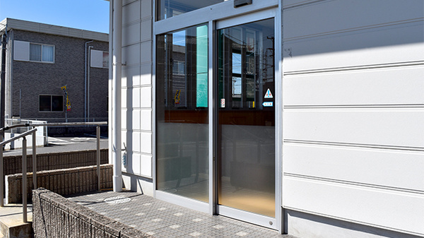 スギ薬局　百石店の入口