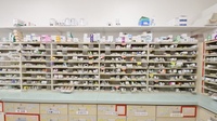スギ薬局　住吉店の薬棚