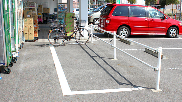 スギ薬局　高松店の駐輪場