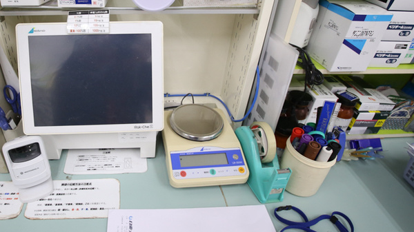 スギ薬局　牛田店の調剤器具