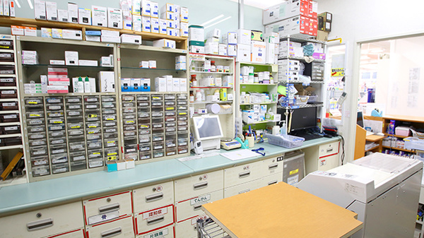 スギ薬局　牛田店の調剤器具