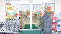 スギ薬局　御油店の入口