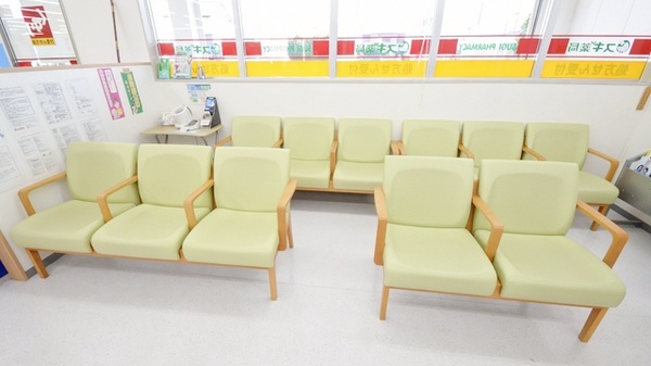スギ薬局　御油店の待合スペース