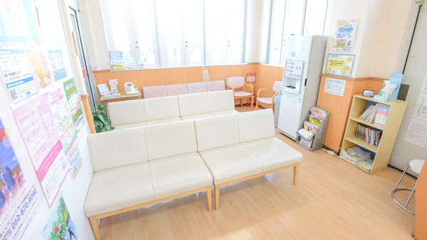 スギ薬局　蔵子店の待合スペース