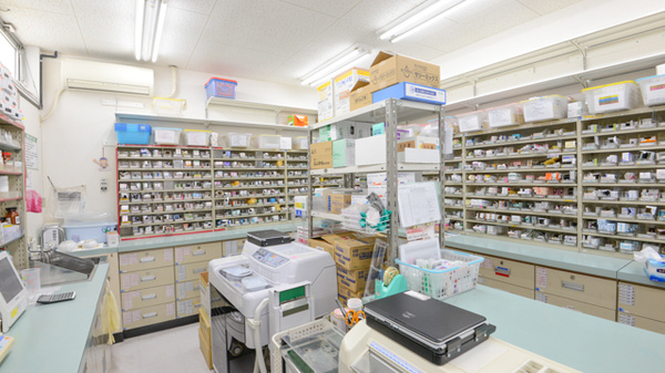 スギ薬局　市場店の調剤室