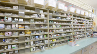 スギ薬局　市場店の薬棚