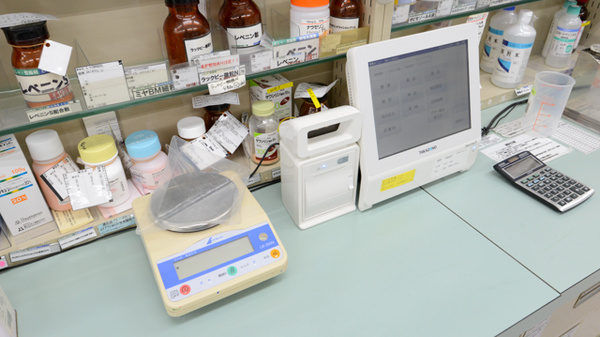 スギ薬局　市場店の調剤器具