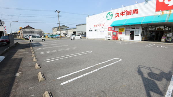 スギ薬局　市場店の駐車場