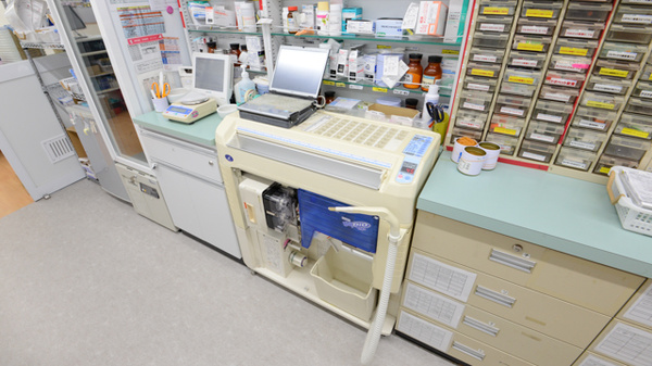 スギ薬局　岩滑店の調剤器具