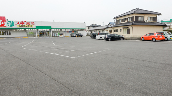 スギ薬局　岩滑店の駐車場