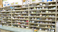 スギ薬局　法連店の薬棚