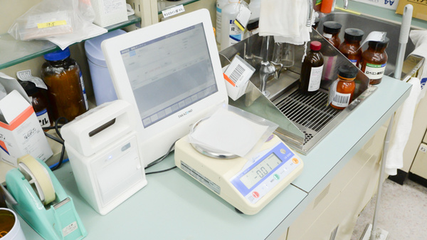スギ薬局　武豊南店の調剤器具