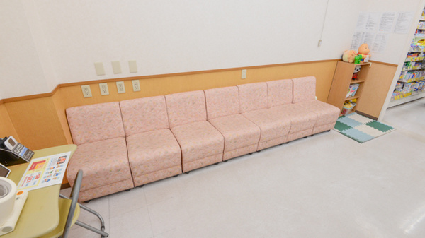 スギ薬局　高横須賀店の待合スペース