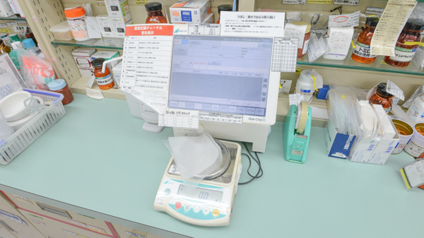 スギ薬局　幸田店の調剤器具