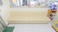 スギ薬局　幸田店の待合スペース