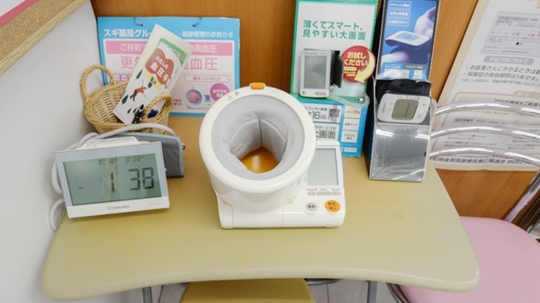 スギ薬局　開明店の血圧計