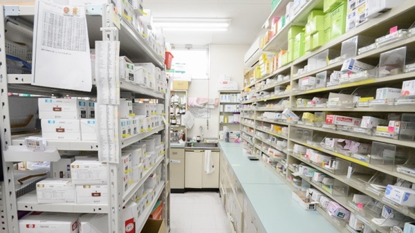 スギ薬局　開明店の薬棚