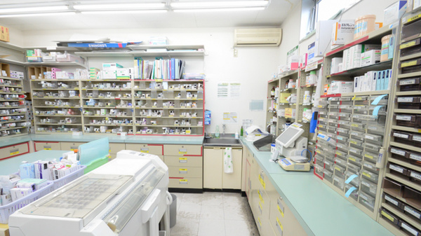 スギ薬局　飯村店の調剤室