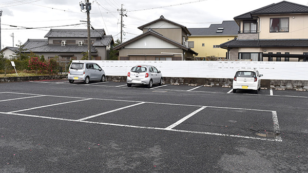 スギ薬局　竹村店の駐車場