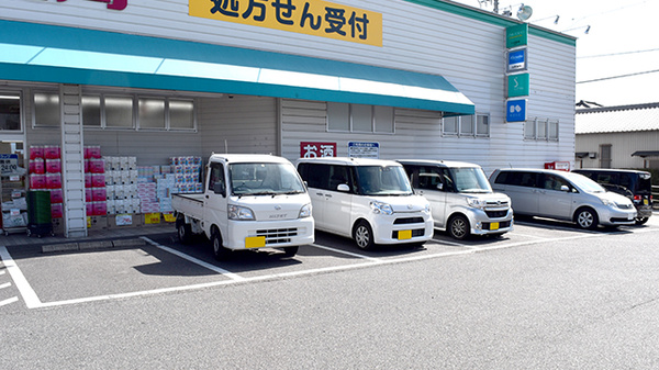 スギ薬局　青木店の駐車場