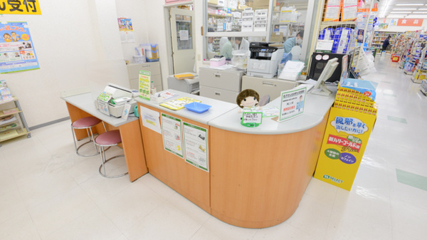 スギ薬局　東柳原店の受付/カウンター