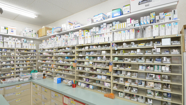 スギ薬局　舟橋店の薬棚