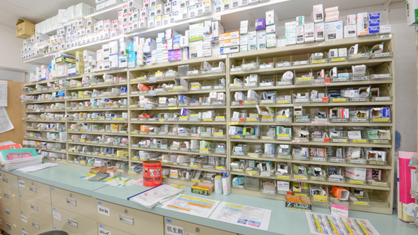 スギ薬局　水野店の薬棚