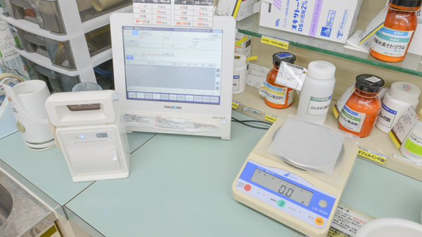 スギ薬局　水野店の調剤器具