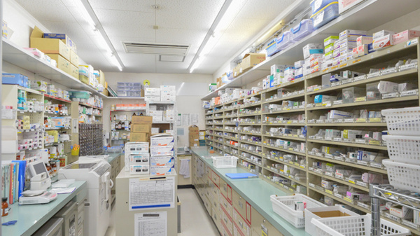 スギ薬局　鶴田店の調剤室