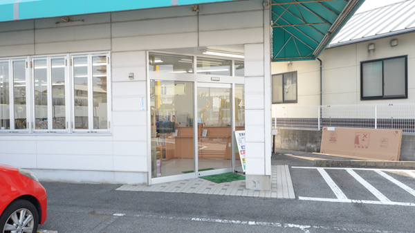 スギ薬局　大府店の入口