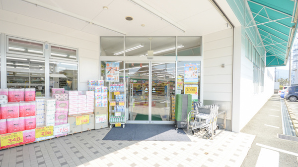 スギ薬局　石巻店の入口