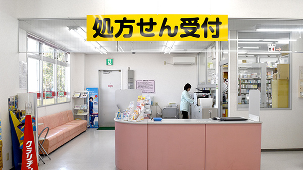 スギ薬局　藤岡店の入口